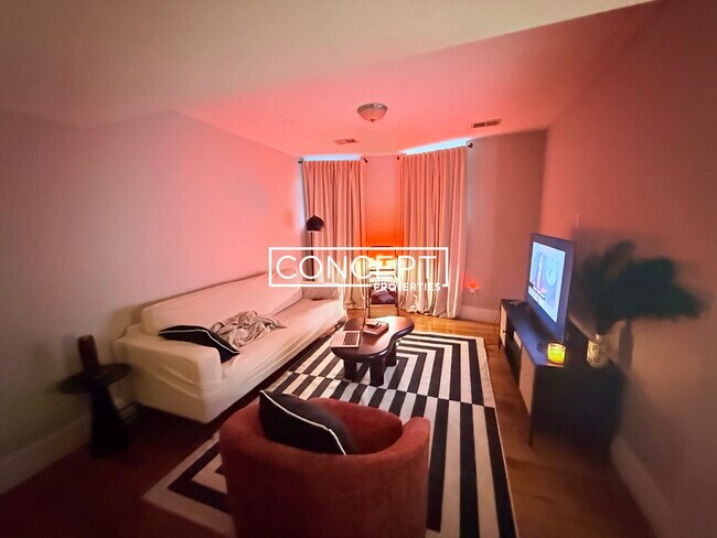 276-278 Parker Hill Ave. Unit B in Boston, MA - Foto de edificio - Building Photo