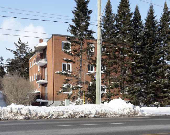 400 Erb St W in Waterloo, ON - Building Photo - Primary Photo