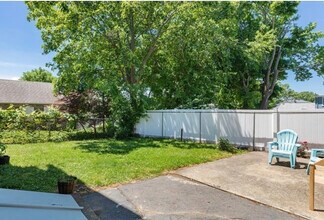 96 Edinboro Rd in Quincy, MA - Foto de edificio - Building Photo