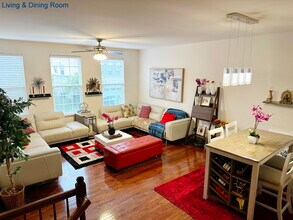 22688 Flowing Spring Square in Ashburn, VA - Building Photo - Building Photo