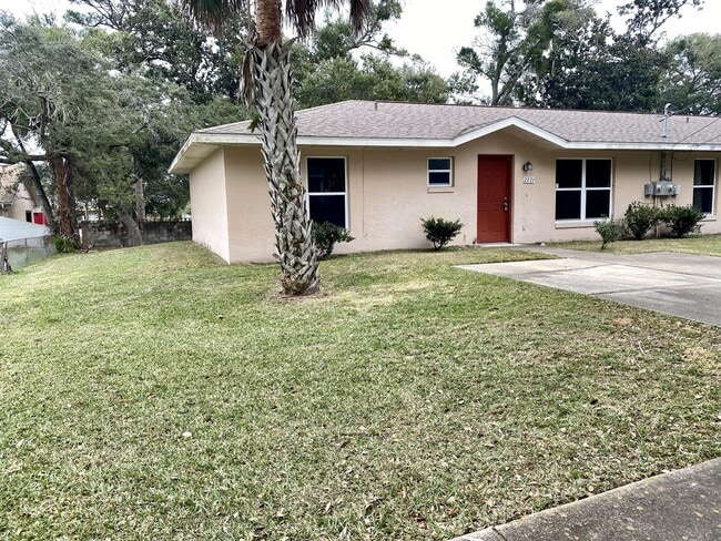 2271 Granada Dr in South Daytona, FL - Building Photo - Building Photo