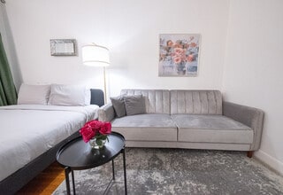 328 E 74th St in New York, NY - Building Photo - Building Photo