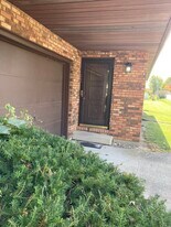 995 Kingswood Dr, Unit 995 Kingswood in Lima, OH - Building Photo