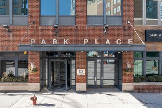 Park Place Condominiums in Chicago, IL - Building Photo - Building Photo