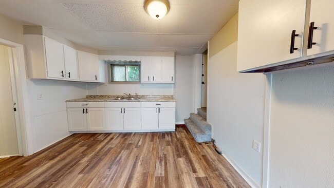 property at 9516 Larnder Ave