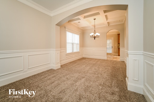 51 Maple Hill Dr in Newnan, GA - Foto de edificio - Building Photo