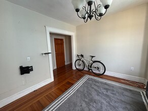 35 Magnus Ave, Unit 3 in Somerville, MA - Building Photo - Building Photo