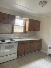 112 Green St-Unit -Apt 2 in Goshen, NY - Building Photo - Building Photo
