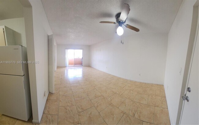 295 NW 72nd Ave in Miami, FL - Building Photo - Building Photo