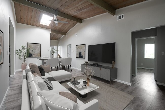 5014 Chaparral Way in San Diego, CA - Building Photo - Building Photo