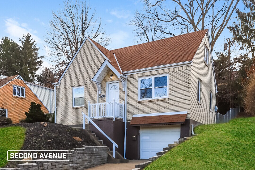 3563 Middleboro Rd in Pittsburgh, PA - Building Photo