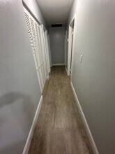 4695 Cambridge St in Lake Worth, FL - Building Photo - Building Photo