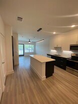 116 W King St in Burleson, TX - Building Photo