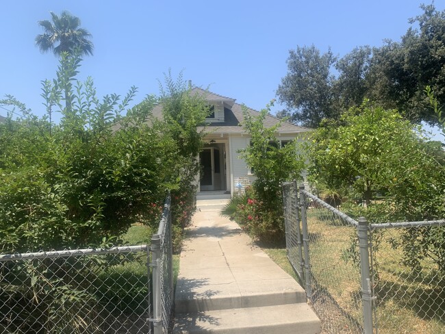 473 N Euclid Ave in Pasadena, CA - Building Photo - Building Photo