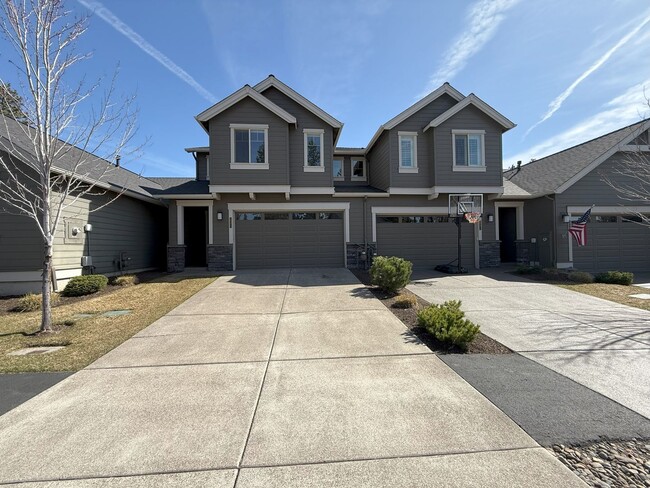 property at 60475 Hedgewood Ln