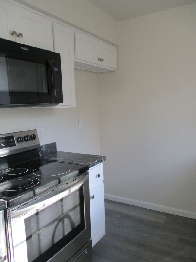 424 Old Forge Dr in Bath, PA - Building Photo - Building Photo