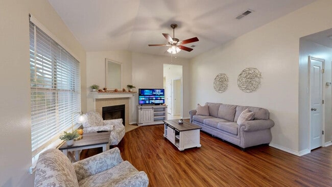 810 Camellia Ct in College Station, TX - Foto de edificio - Building Photo