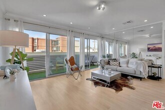 101 California Ave in Santa Monica, CA - Foto de edificio - Building Photo