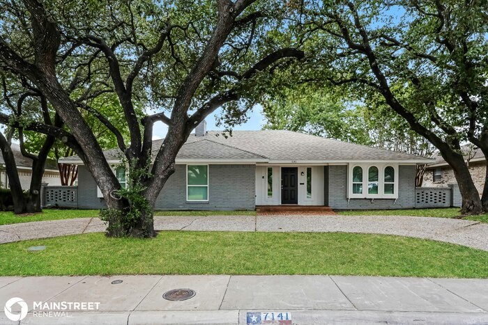 7141 La Sobrina Dr in Dallas, TX - Foto de edificio