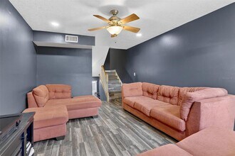 4505 La Capri Ct in Tampa, FL - Building Photo - Building Photo