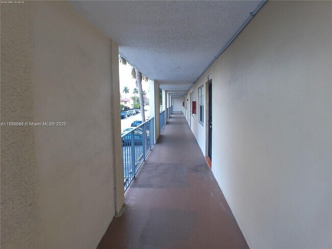 2601 NW 48th Terrace in Lauderdale Lakes, FL - Building Photo - Building Photo