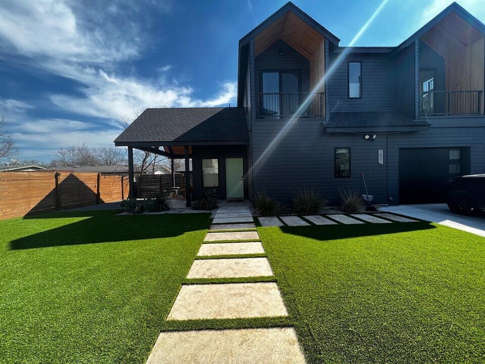 1801 Tillery St in Austin, TX - Building Photo