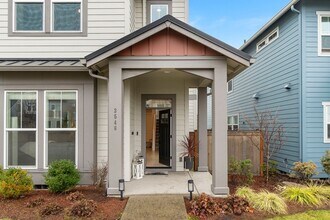 3548 SE Reed Dr in Hillsboro, OR - Building Photo - Building Photo