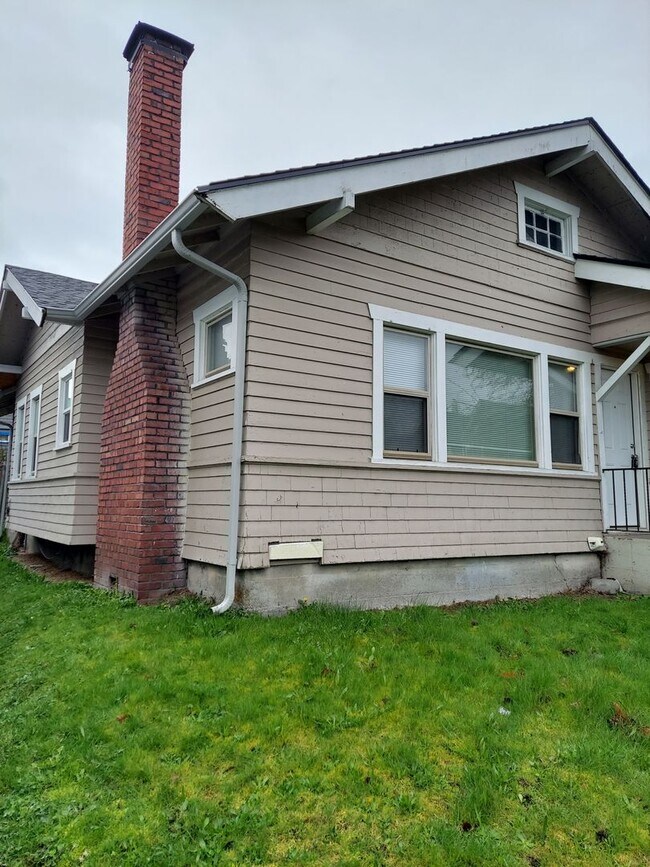 property at 1320 S 8th St