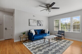 1015 W Howard St in Evanston, IL - Foto de edificio - Building Photo