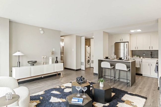 1966 W Ogden Ave in Chicago, IL - Foto de edificio - Building Photo