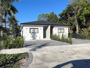 119 NW 5th Ave in Hallandale Beach, FL - Foto de edificio - Building Photo