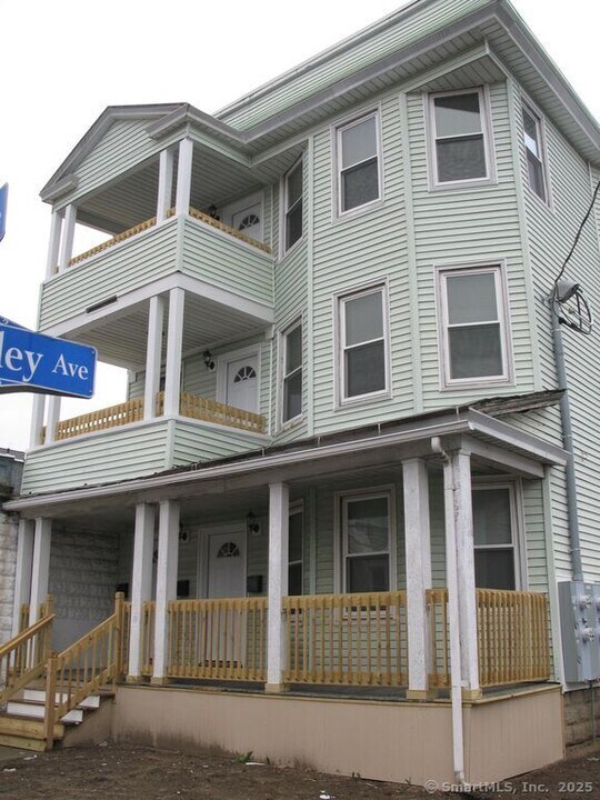 789 Madison Ave in Bridgeport, CT - Building Photo