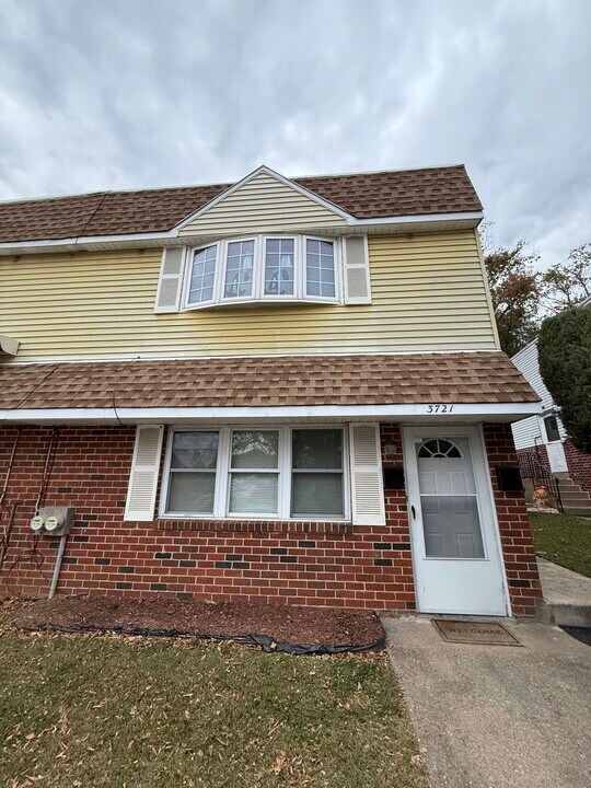 3721 Ronnald Dr, Unit A in Philadelphia, PA - Foto de edificio