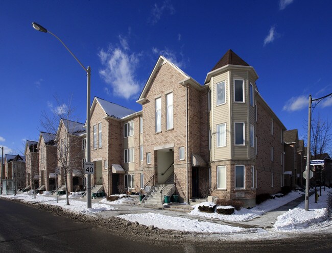 140-148 Vanderhoof Av in Toronto, ON - Building Photo - Building Photo