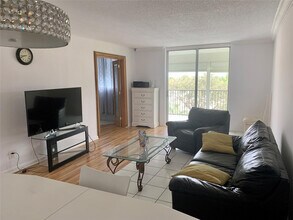 5700 NW 2nd Ave in Boca Raton, FL - Building Photo - Building Photo