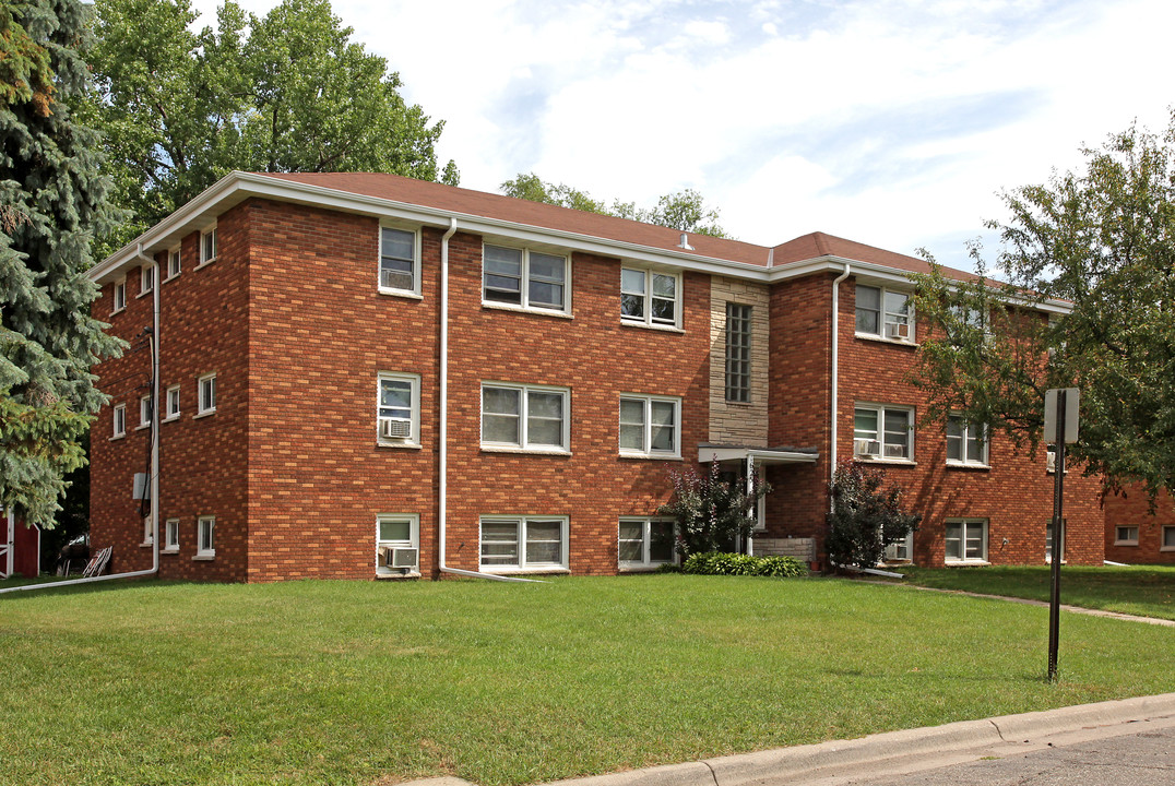 1625 Eldridge Ave W in Roseville, MN - Foto de edificio