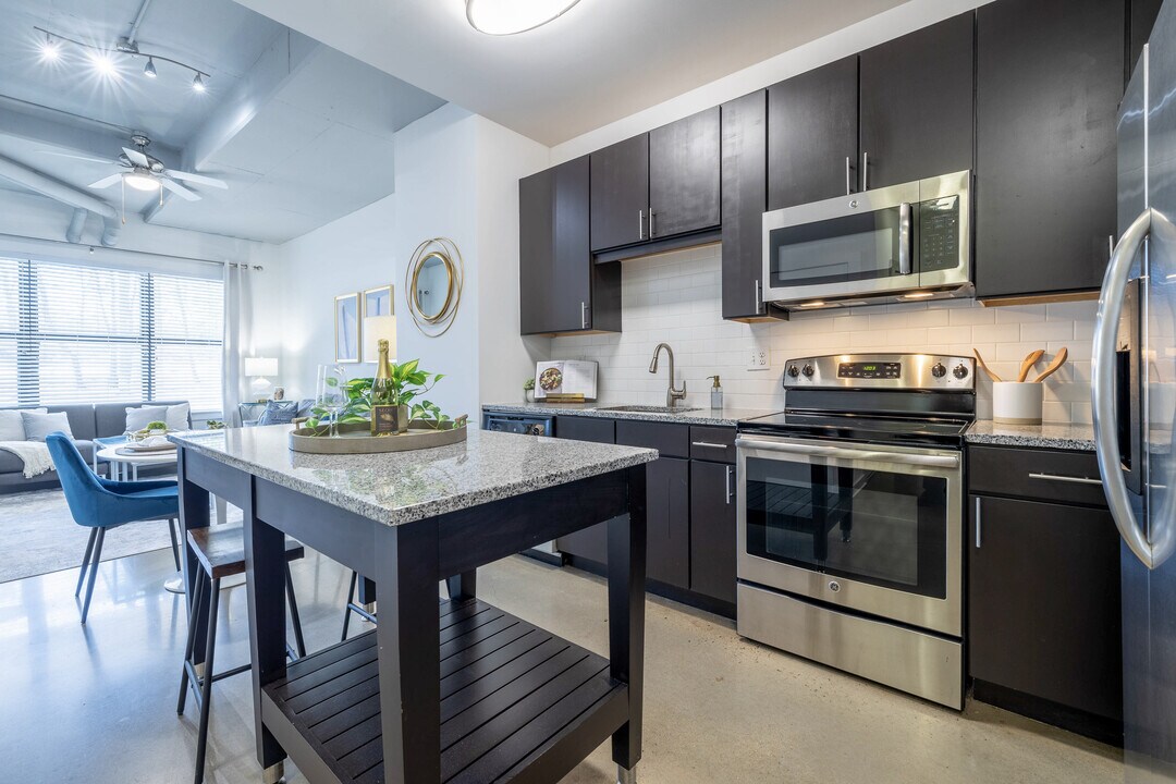 The Julian at Fair Lakes in Fairfax, VA - Foto de edificio