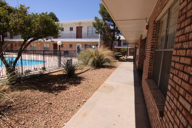 Somerset Park in Albuquerque, NM - Building Photo - Building Photo