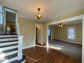 856 S Douglas Ave in Springfield, IL - Building Photo