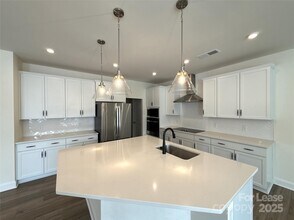 6032 Mariemont Cir in Charlotte, NC - Foto de edificio - Building Photo