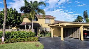 2345 Deer Creek Woodlands Way in Deerfield Beach, FL - Building Photo