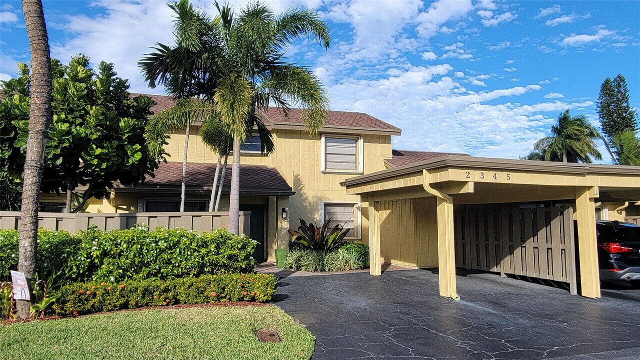 2345 Deer Creek Woodlands Way in Deerfield Beach, FL - Building Photo