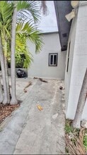 22830 Old Dixie Hwy in Miami, FL - Building Photo - Building Photo