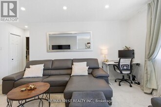 2485 Woking Crescent in Mississauga, ON - Building Photo - Building Photo