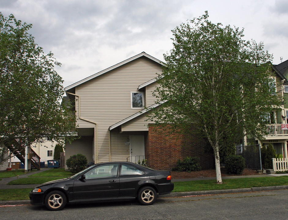 8854 Midvale Ave N in Seattle, WA - Building Photo