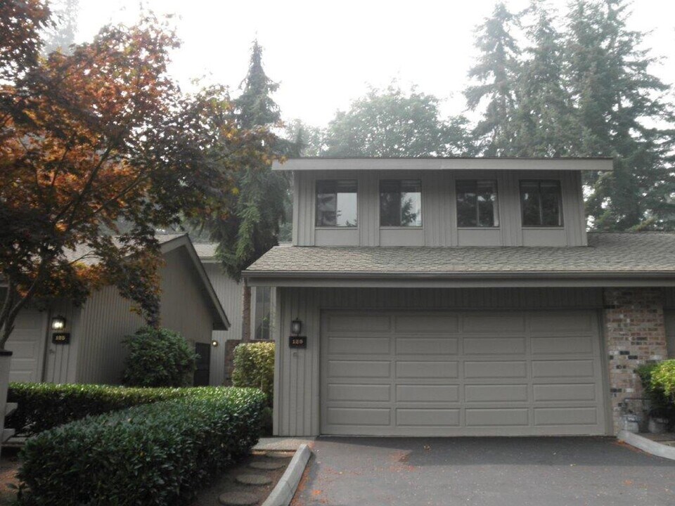 129 140th Pl NE in Bellevue, WA - Building Photo