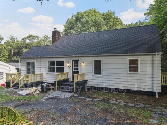 355 E Brown St in East Stroudsburg, PA - Building Photo - Building Photo