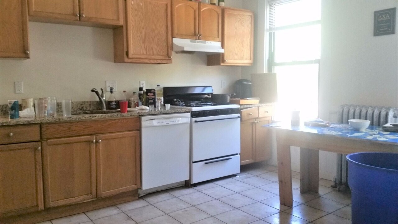 31 Quint Ave in Boston, MA - Building Photo