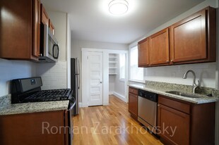 8 Ashford Ct, Unit 3A in Boston, MA - Building Photo