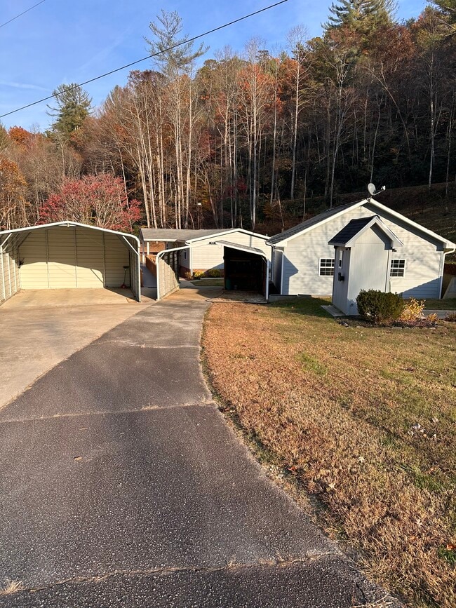 304 Carson Elliott Dr in Marion, NC - Building Photo - Building Photo